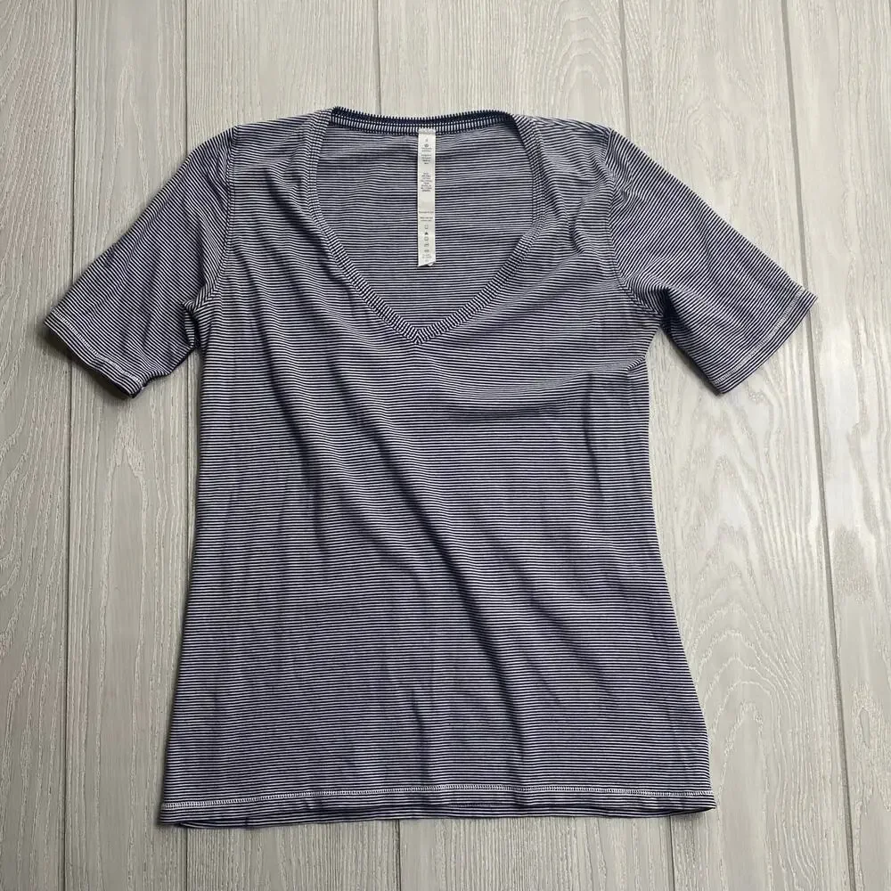 Lululemon Tonka Striped Cadet Blue & White Go Go V Neckline T-Shirt Size 6